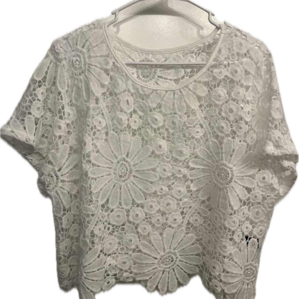 🕊️ PLUS Floral Lace Top🕊️ - Picture 2 of 8